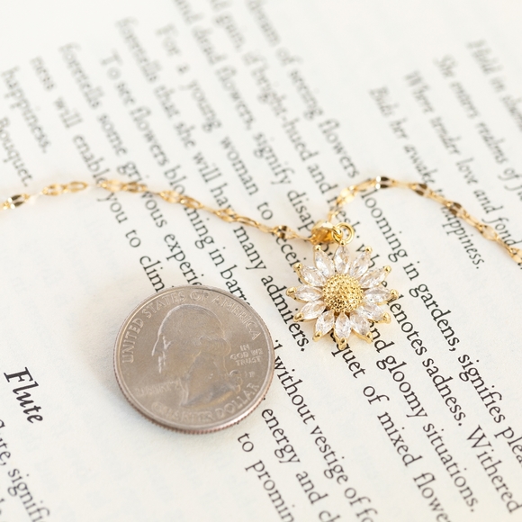 Sunflower Necklace - Only 1 left! - Picture 6 of 9